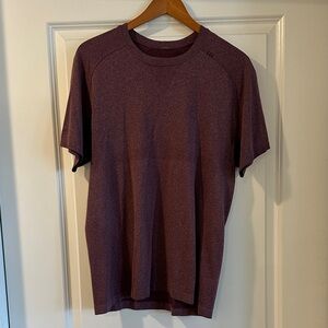 Men's Maroon Lululemon Metal Vent Tech Shirt